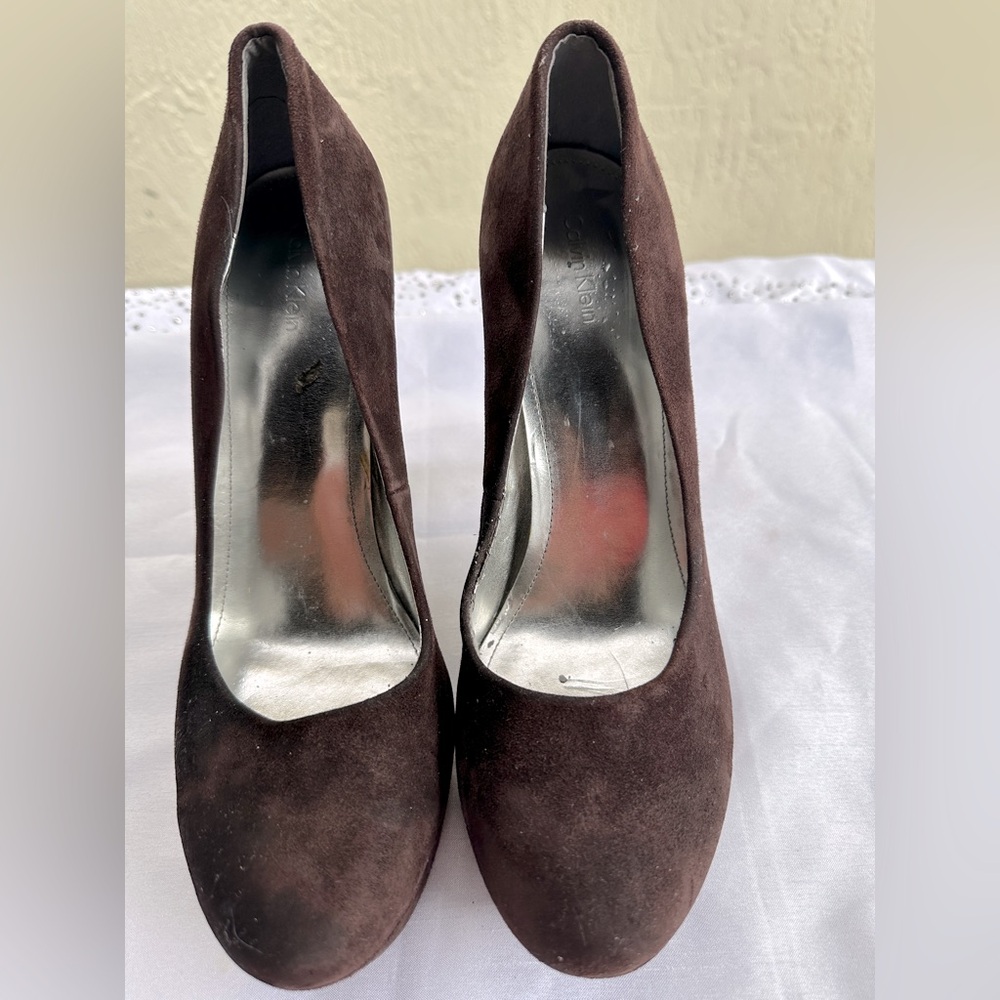 Guess platform wedge suede shoes black size 9,1/2. Good condition.
